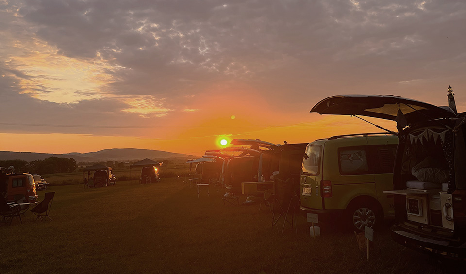 Malerische Sonnenuntergänge beim Caddyroamerfestival